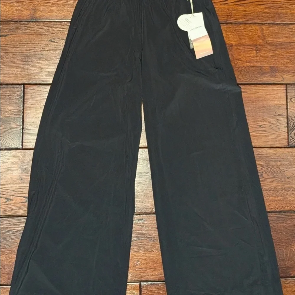 Vuori Villa Black Wideleg Pant SHORT XS - Picture 3 of 5